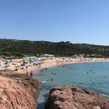 Bella Casa Al Mare Calarossa דירה איזולה רוסה